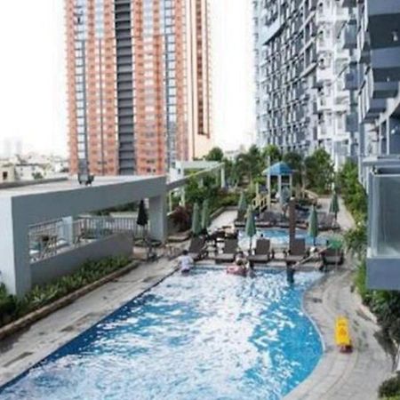 Great View With Balcony In Araneta Center Apartment Manila Exterior photo