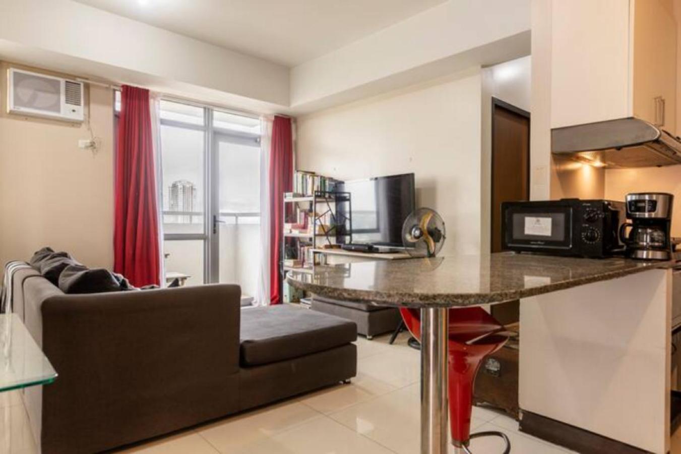 Great View With Balcony In Araneta Center Apartment Manila Exterior photo