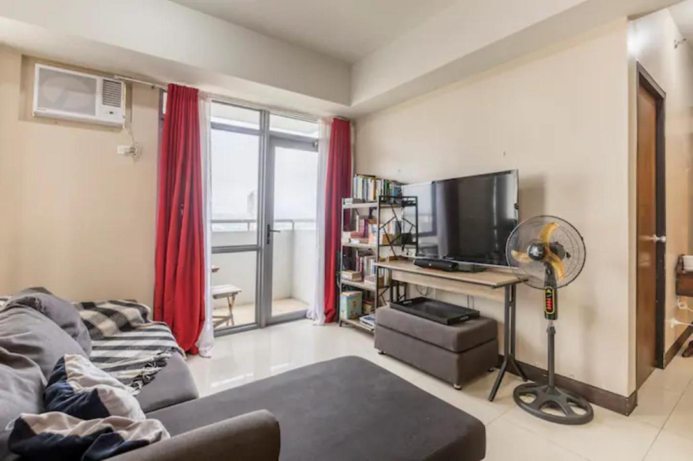 Great View With Balcony In Araneta Center Apartment Manila Exterior photo