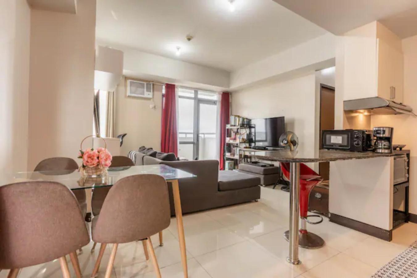 Great View With Balcony In Araneta Center Apartment Manila Exterior photo