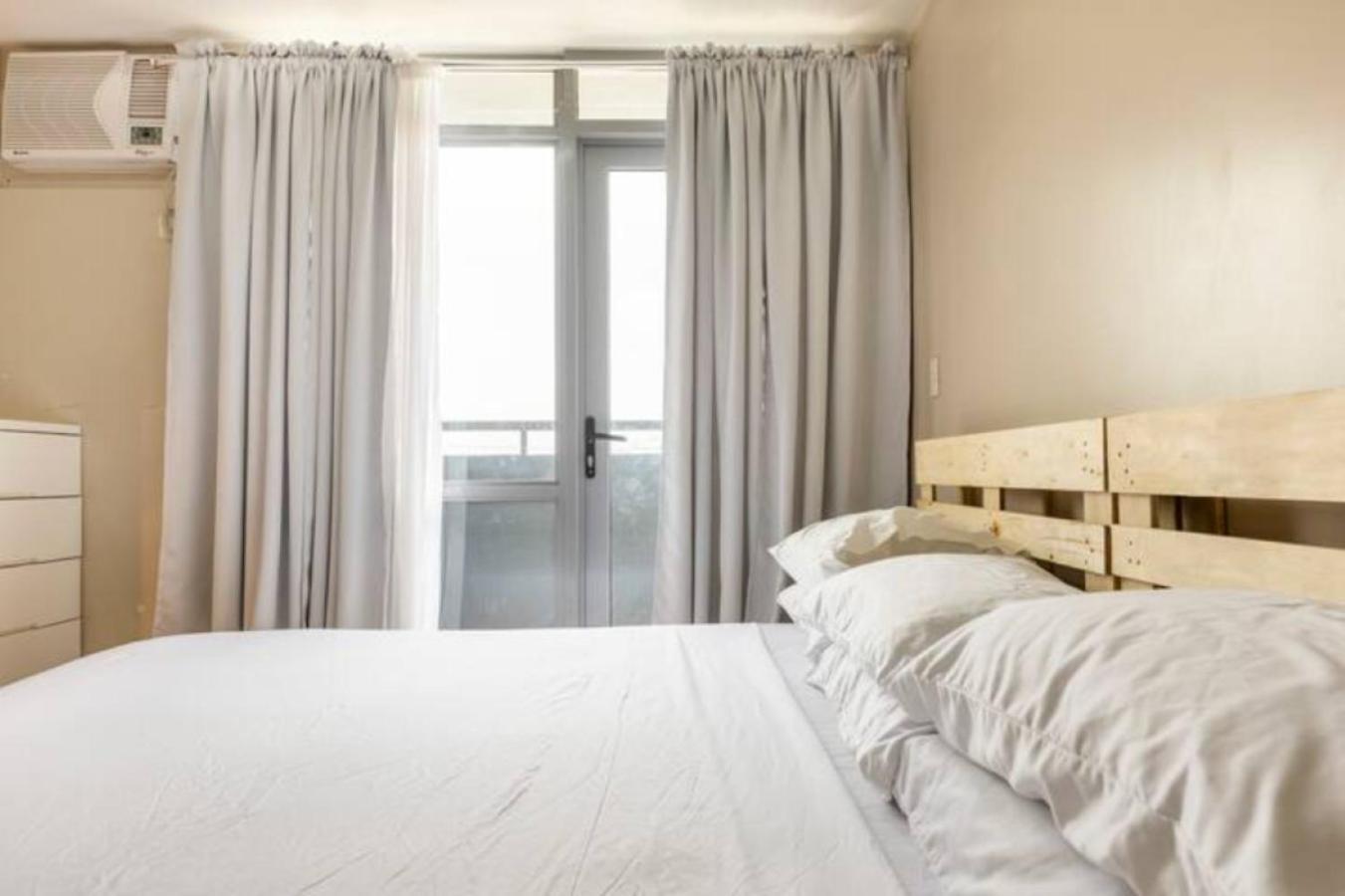 Great View With Balcony In Araneta Center Apartment Manila Exterior photo